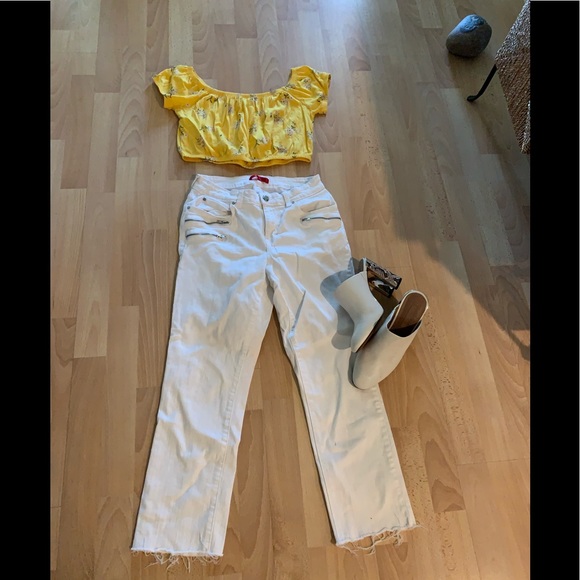 Jennifer Lopez Denim - 🌴Jennifer Lopez white zipper Capri jeans size 10